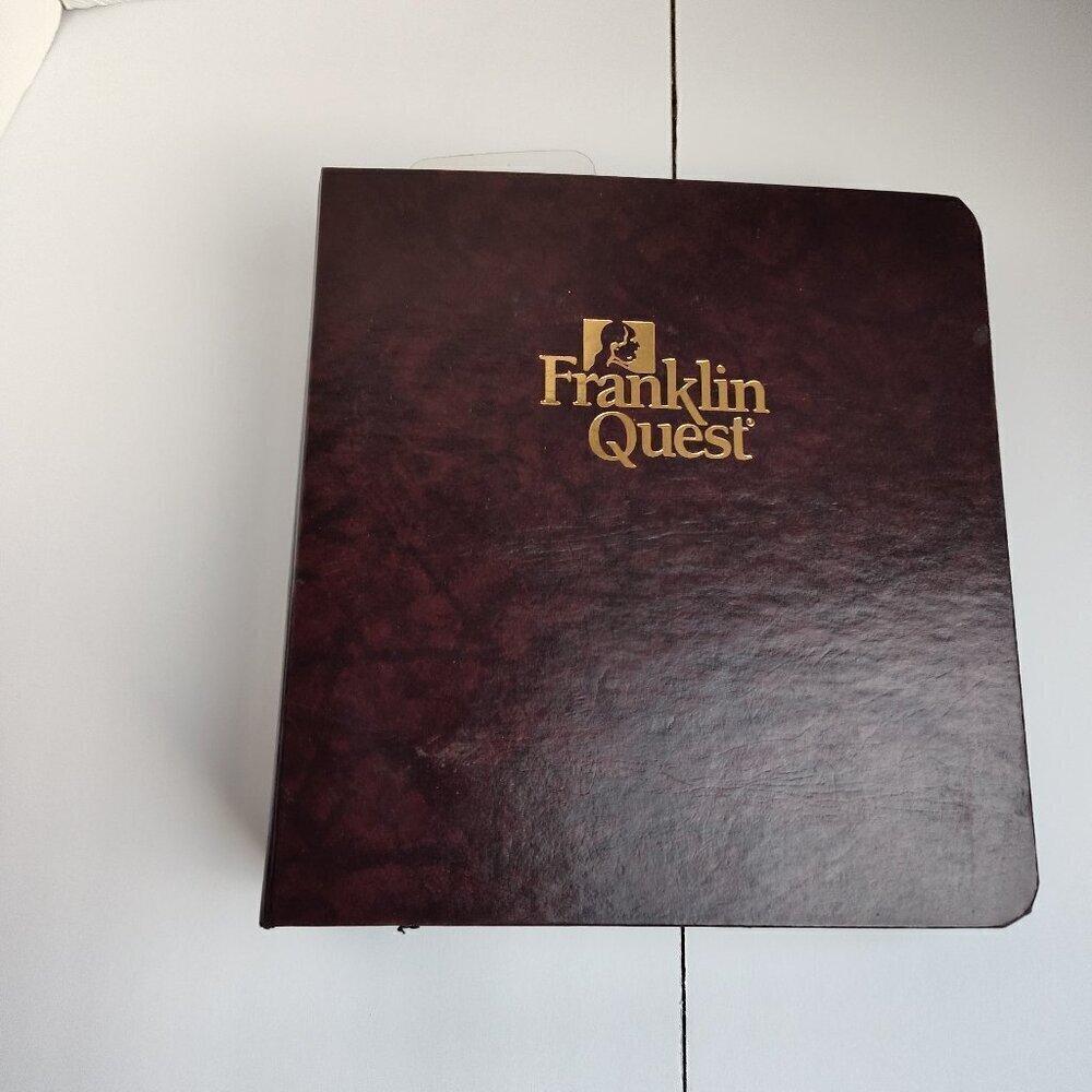 Franklin Quest/Covey Three-Ring Burgundy Storage Binder